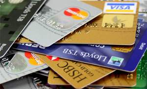 消費者金融を含む複数のカードでカード回しをする多重債務状態に